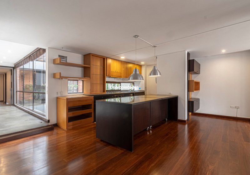 Apartamento moderno en Quinta Camacho con balcón y 2 garajes · DP-6